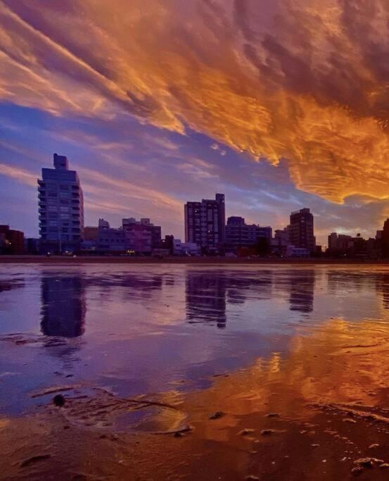Pequena Casa De Troncos, Detras De Casa Principal No Trabajo Con Tarjeta De Credito Puerto Madryn Buitenkant foto